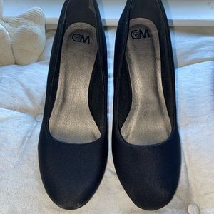 Plain Black Heels | round toe